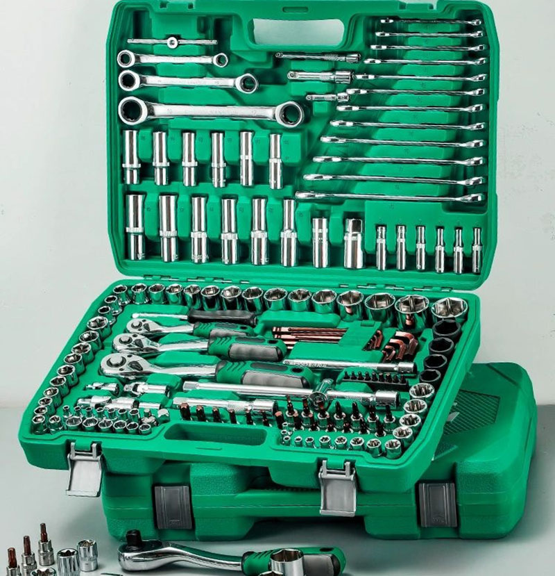 151 PCS Car Repair Toolkit – Socket Wrench Set with Case